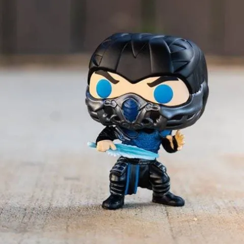 Funko #1057 Mortal Kombat 2021 Sub-Zero Glow-in-the-Dark Pop! Vinyl Figure - Entertainment Earth Exclusive