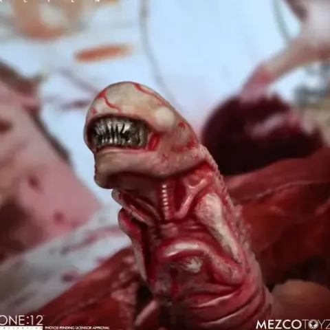 Mezco Toyz One-12 Collective Alien Deluxe Edition Action Figure
